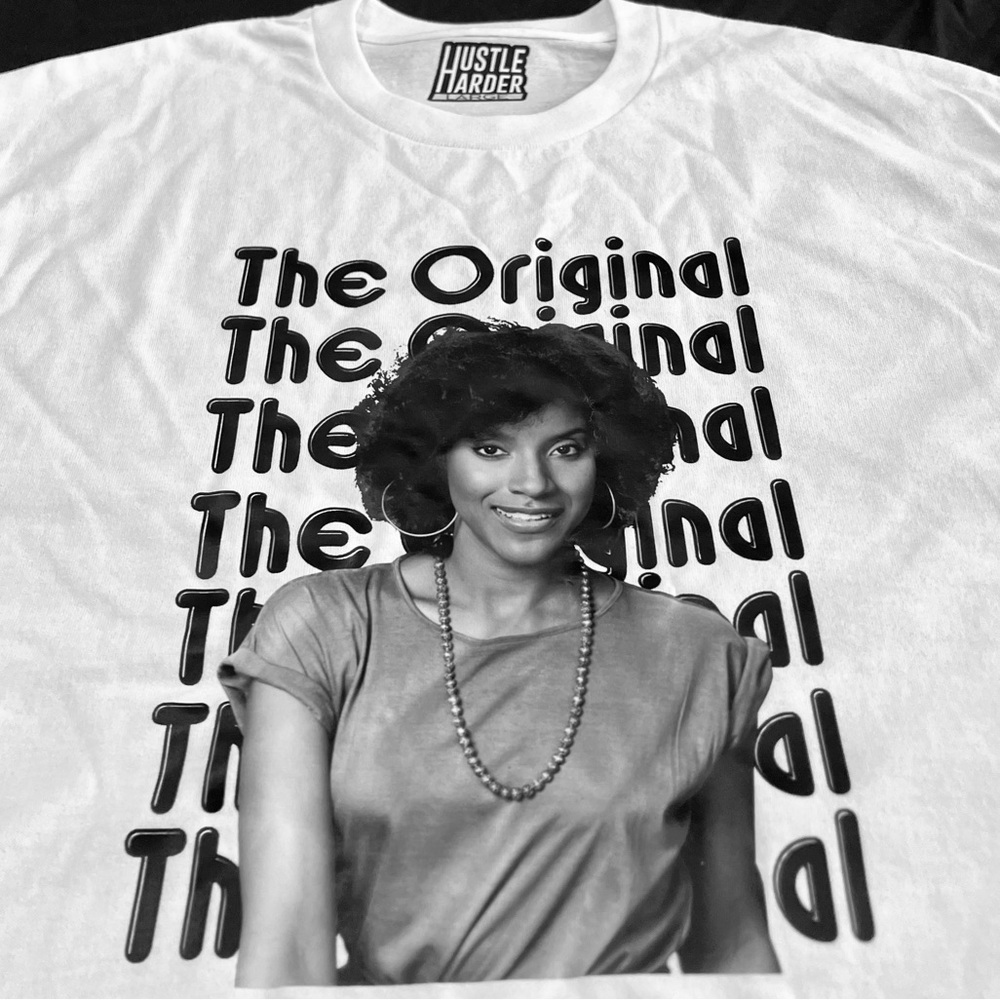 The Original Beauty Misses Clair Huxtable Women’s White Tee NWT